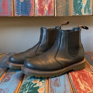GUC Dr. Martens 2976 Chelsea boot, size 8